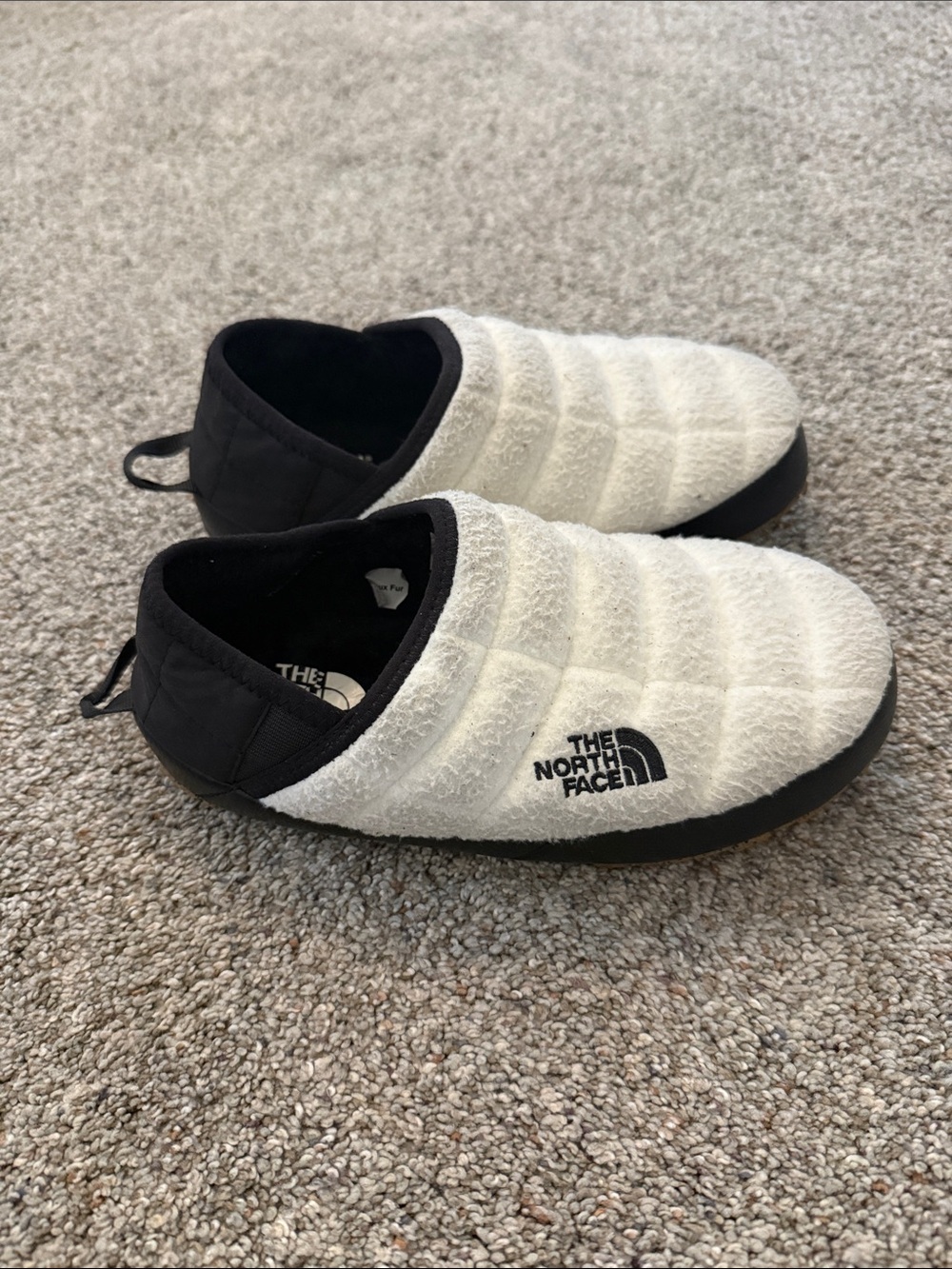 The North Face Women’s Thermoball Traction Mules V Denali White/Black size 5